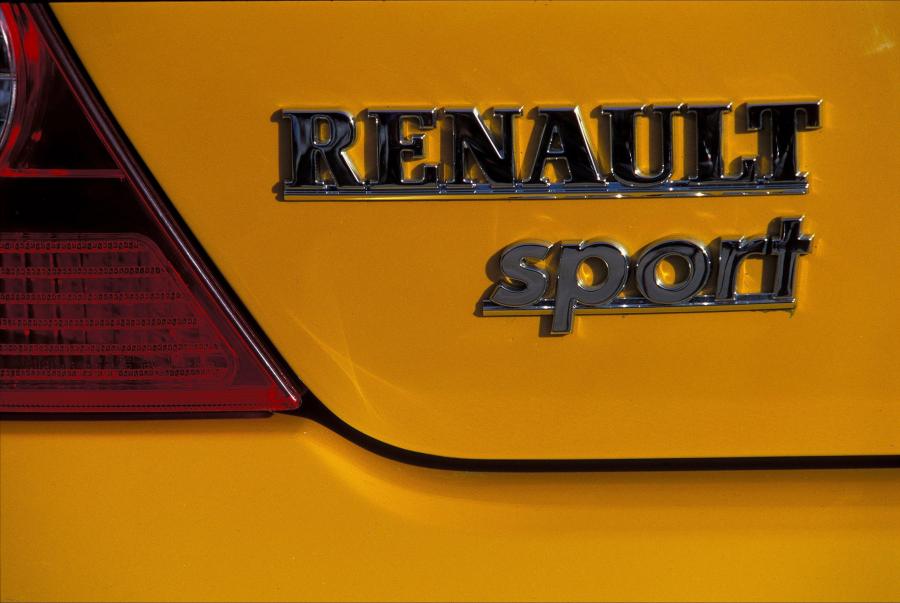  Renault Clio Sport 2002 года  (фото 8 из 76)